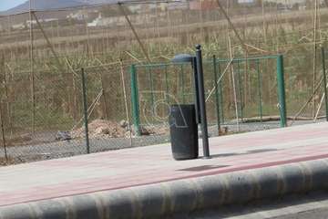 Vandalizan las nuevas papeleras del ensanche de la carretera de Melenara (Telde)/TA.